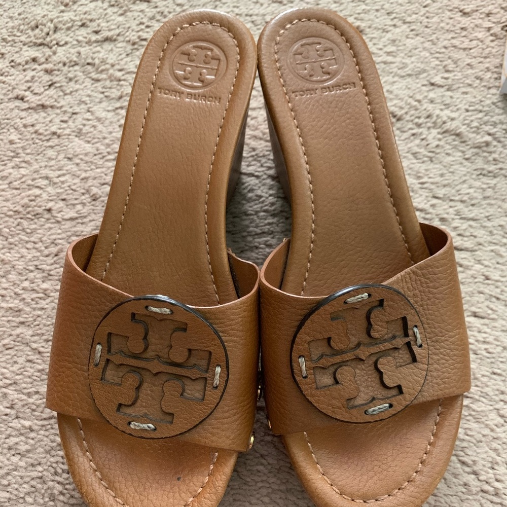 NWOT Tory Burch Platform Slides